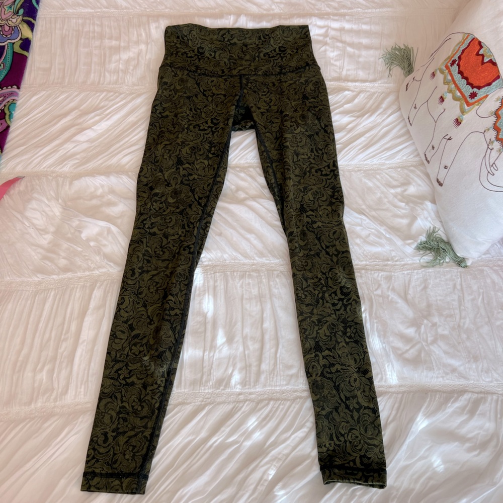 Lululemon Wunder Under 31” inseam - Size 8